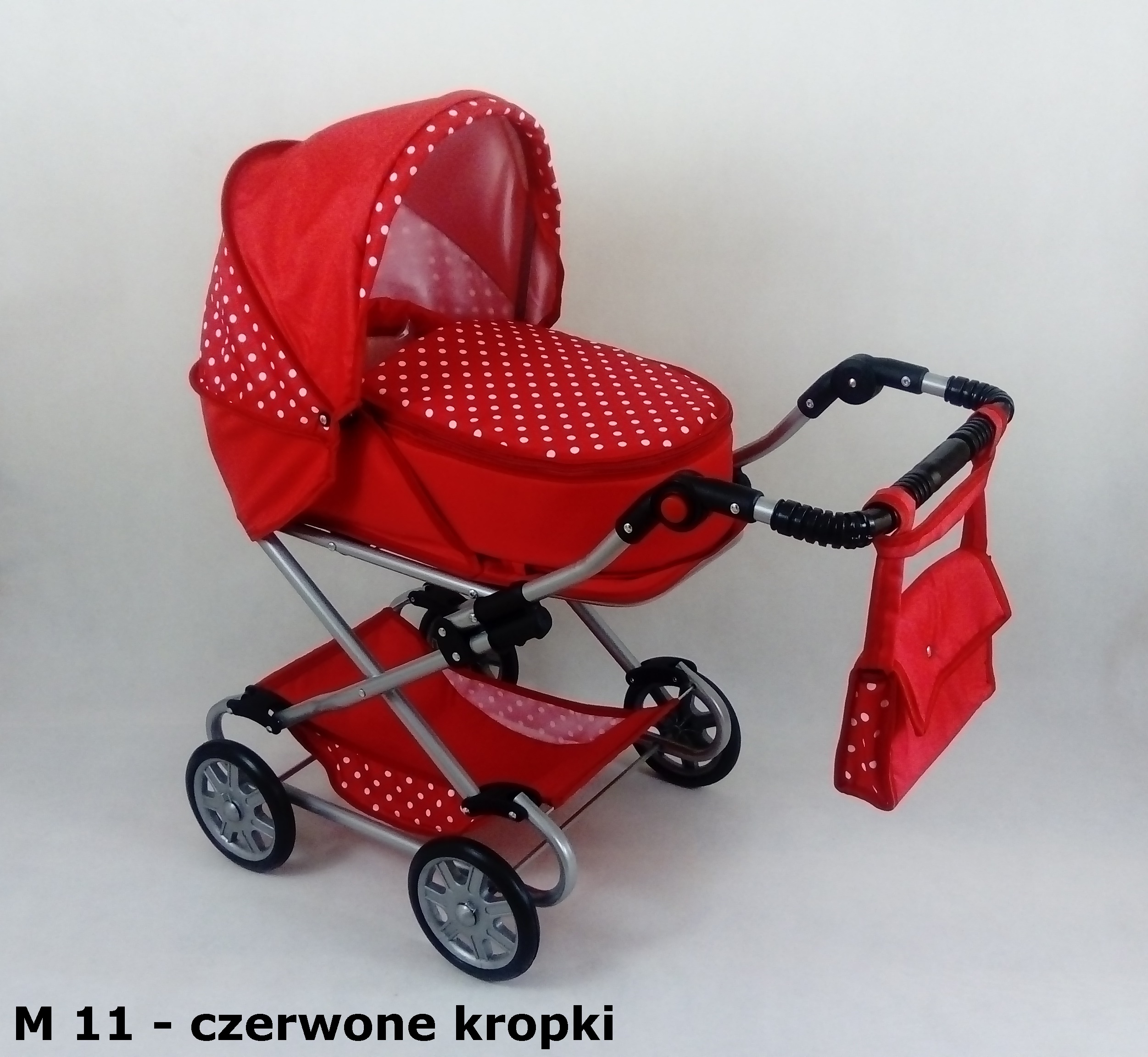 Wózek dla lalek głęboko-spacerowy MONIKA M21 czarno-białe kropki z czerwoną lamówką - obrazek 4